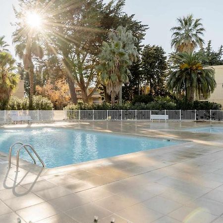 Spacious Apartment At A 5 Min Walk From The Beach อองทีบส์ ภายนอก รูปภาพ