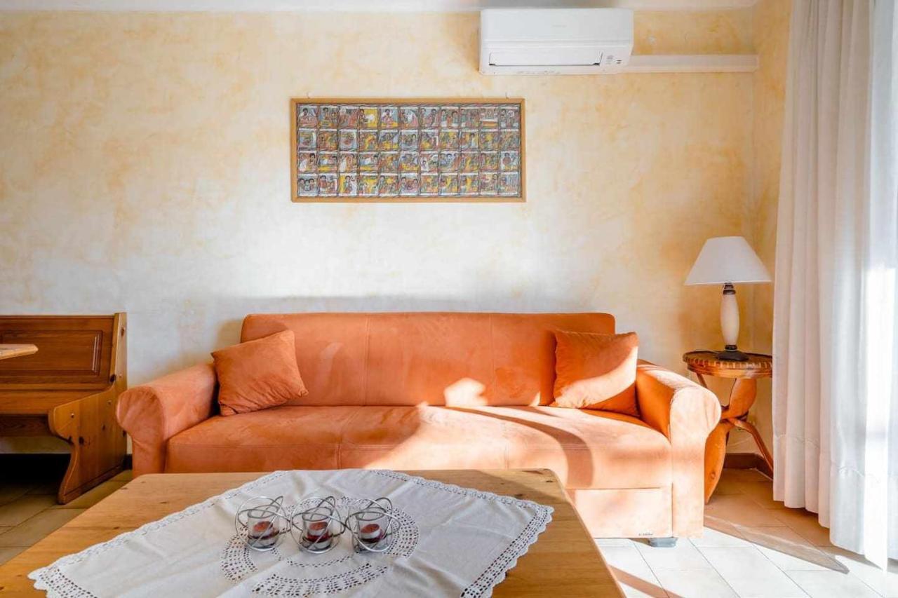 Spacious Apartment At A 5 Min Walk From The Beach อองทีบส์ ภายนอก รูปภาพ
