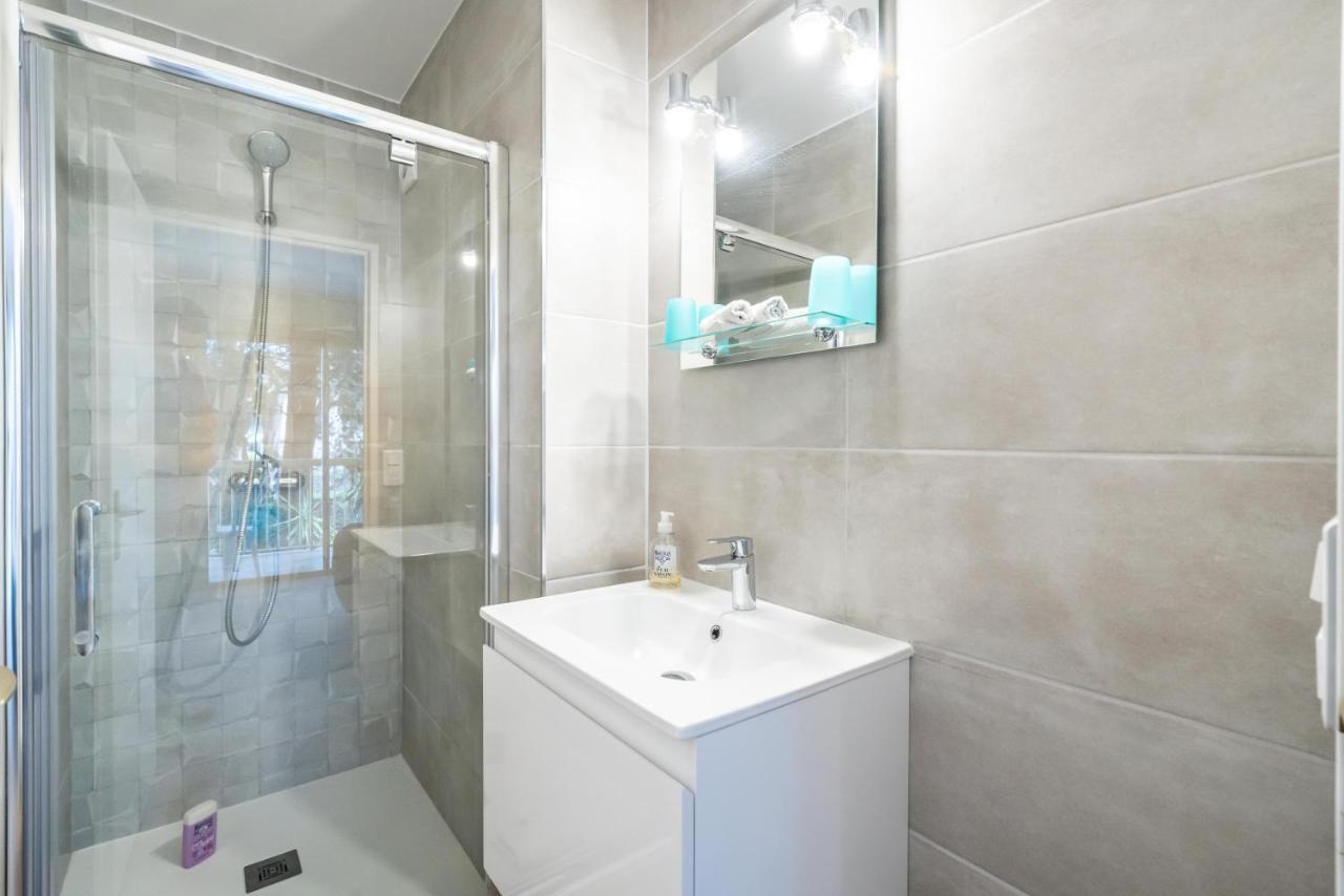 Spacious Apartment At A 5 Min Walk From The Beach อองทีบส์ ภายนอก รูปภาพ