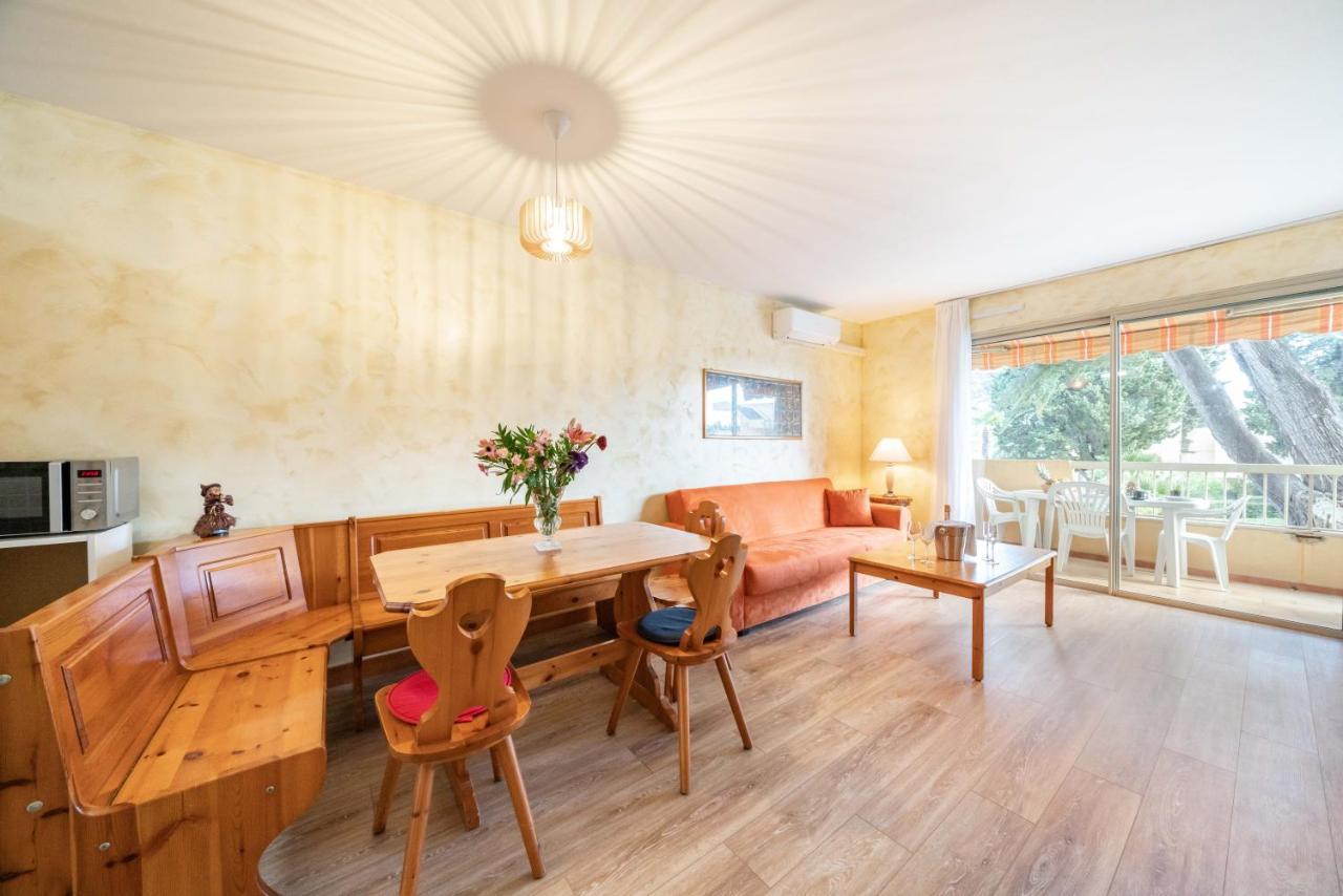 Spacious Apartment At A 5 Min Walk From The Beach อองทีบส์ ภายนอก รูปภาพ