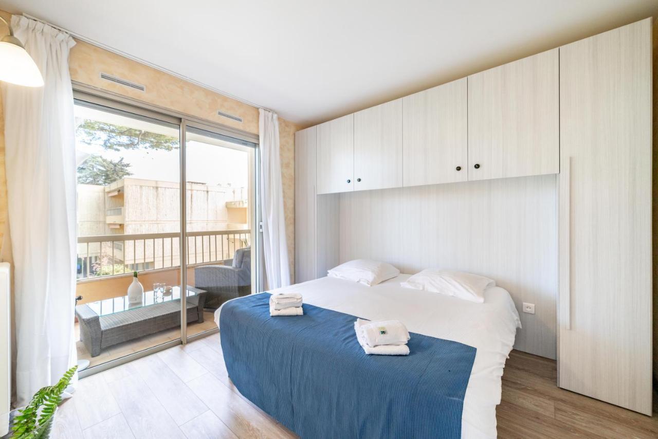 Spacious Apartment At A 5 Min Walk From The Beach อองทีบส์ ภายนอก รูปภาพ