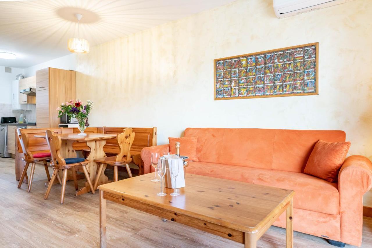 Spacious Apartment At A 5 Min Walk From The Beach อองทีบส์ ภายนอก รูปภาพ