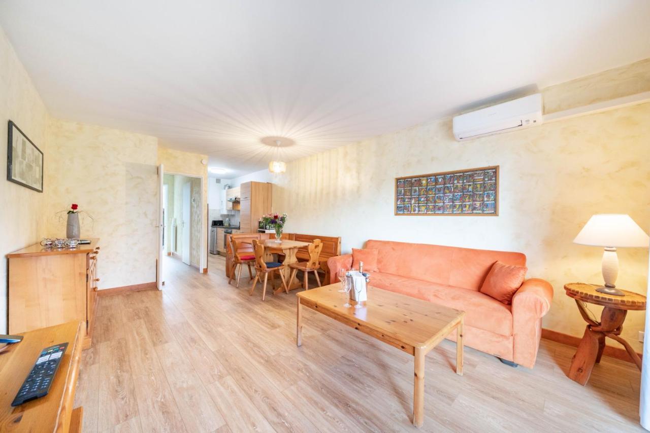 Spacious Apartment At A 5 Min Walk From The Beach อองทีบส์ ภายนอก รูปภาพ