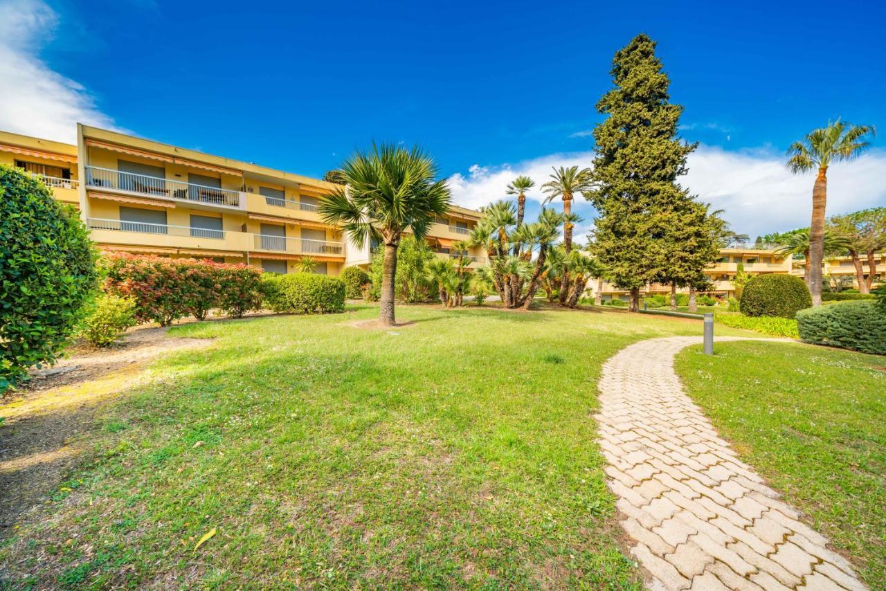 Spacious Apartment At A 5 Min Walk From The Beach อองทีบส์ ภายนอก รูปภาพ