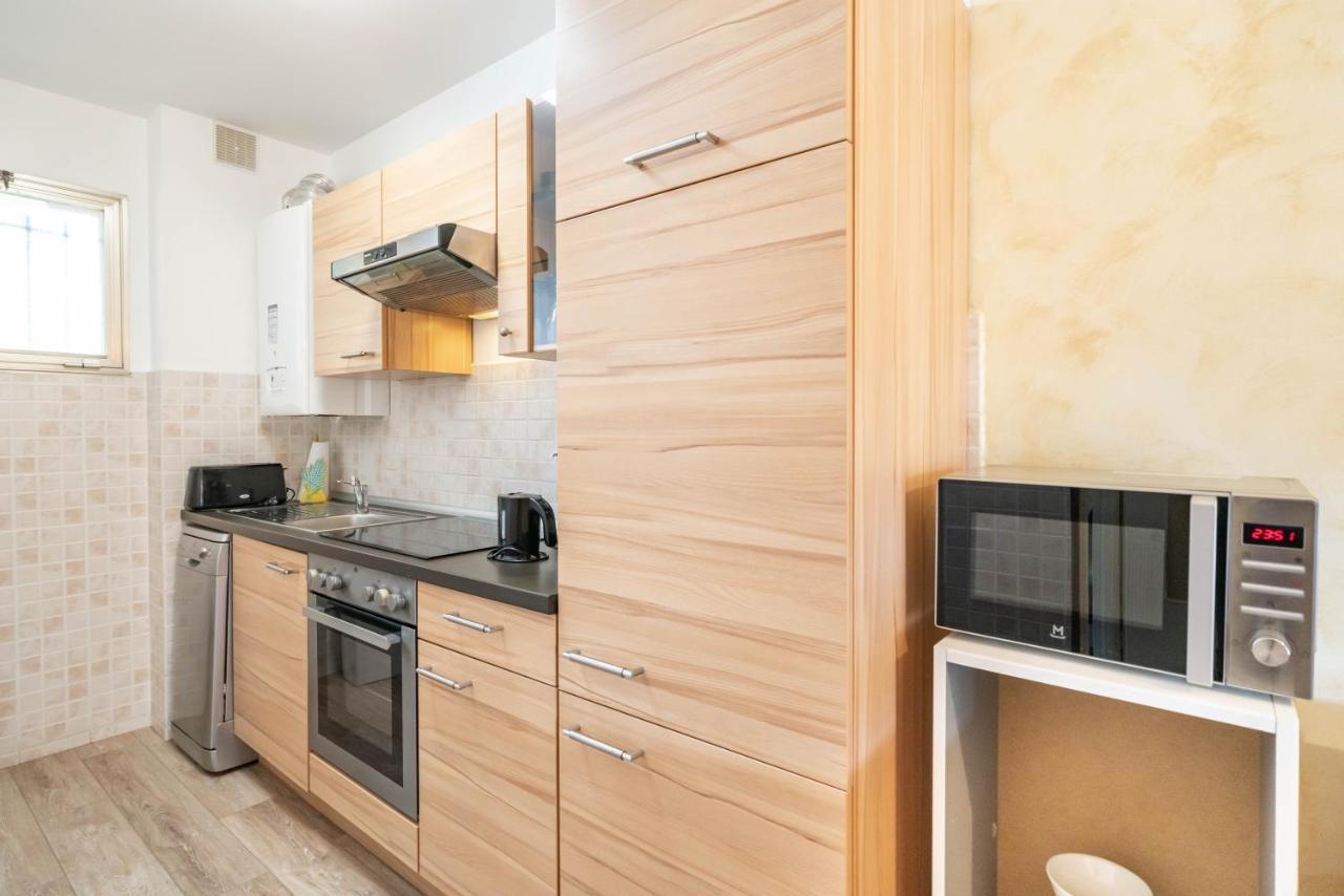 Spacious Apartment At A 5 Min Walk From The Beach อองทีบส์ ภายนอก รูปภาพ