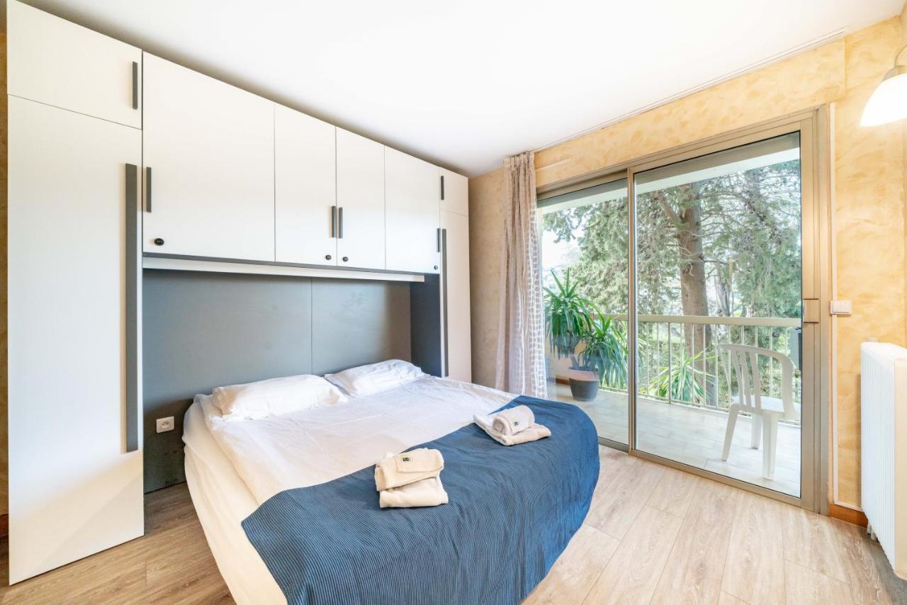 Spacious Apartment At A 5 Min Walk From The Beach อองทีบส์ ภายนอก รูปภาพ