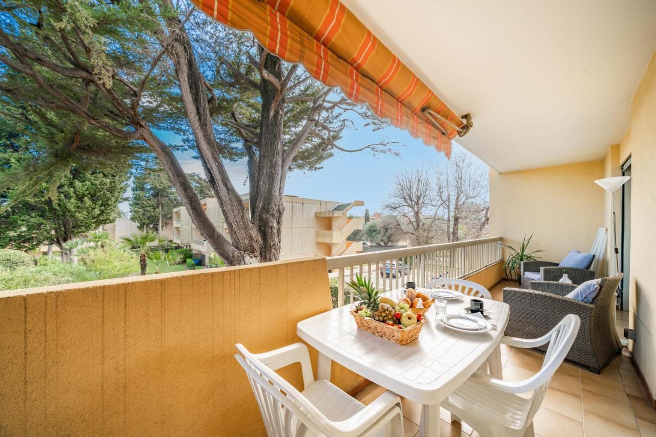 Spacious Apartment At A 5 Min Walk From The Beach อองทีบส์ ภายนอก รูปภาพ