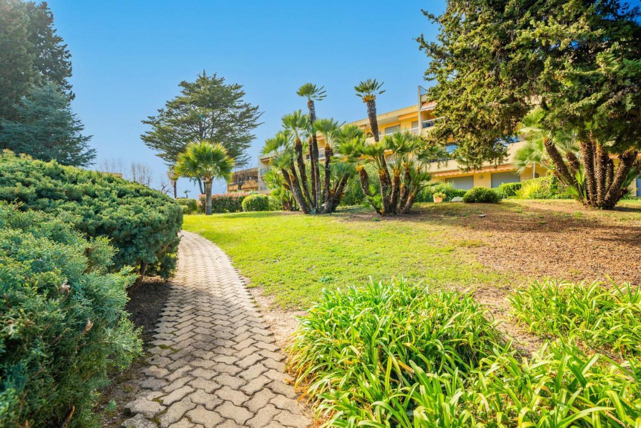 Spacious Apartment At A 5 Min Walk From The Beach อองทีบส์ ภายนอก รูปภาพ