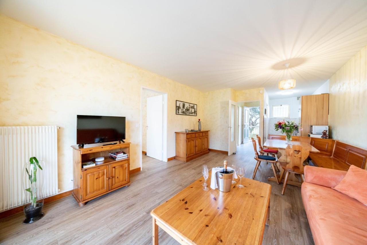 Spacious Apartment At A 5 Min Walk From The Beach อองทีบส์ ภายนอก รูปภาพ