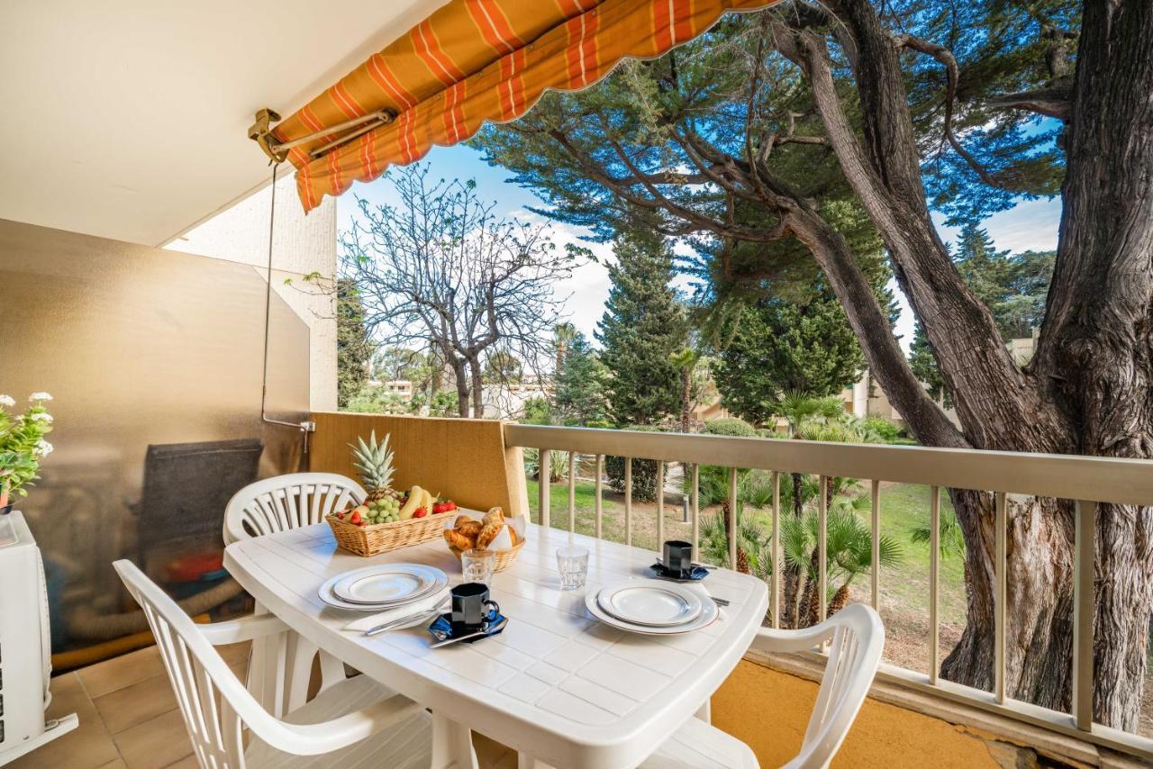 Spacious Apartment At A 5 Min Walk From The Beach อองทีบส์ ภายนอก รูปภาพ