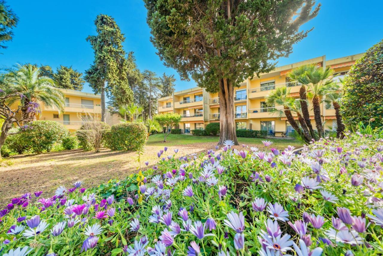Spacious Apartment At A 5 Min Walk From The Beach อองทีบส์ ภายนอก รูปภาพ