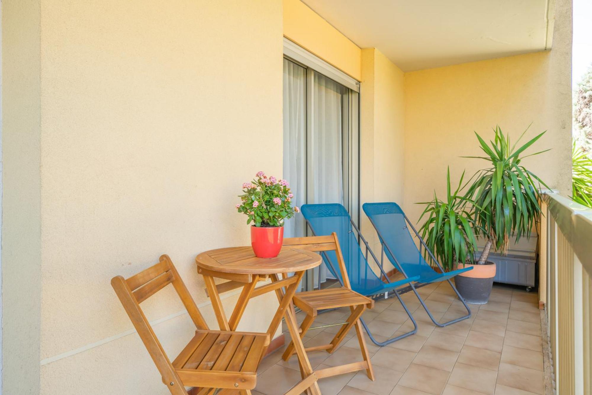 Spacious Apartment At A 5 Min Walk From The Beach อองทีบส์ ภายนอก รูปภาพ