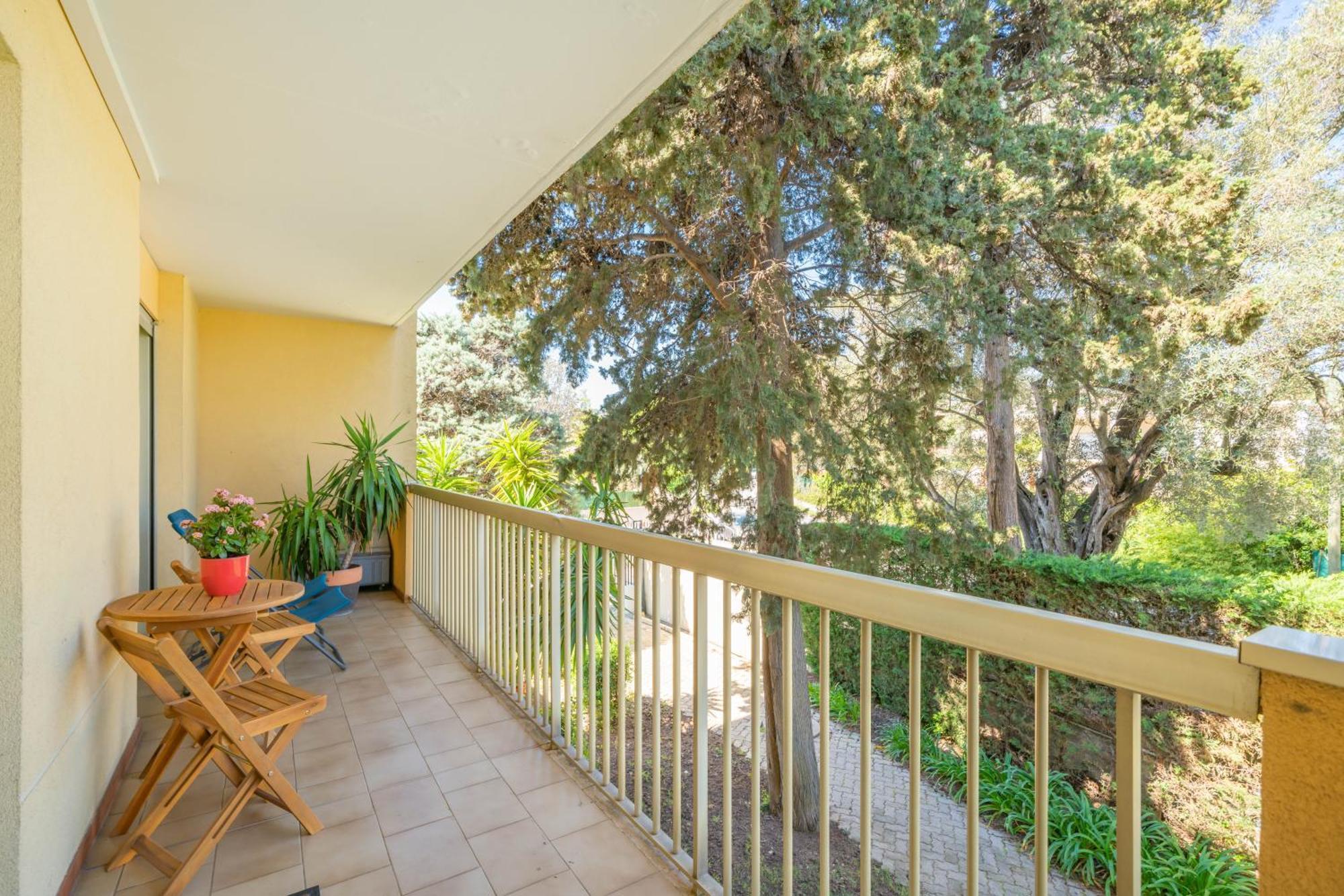 Spacious Apartment At A 5 Min Walk From The Beach อองทีบส์ ภายนอก รูปภาพ
